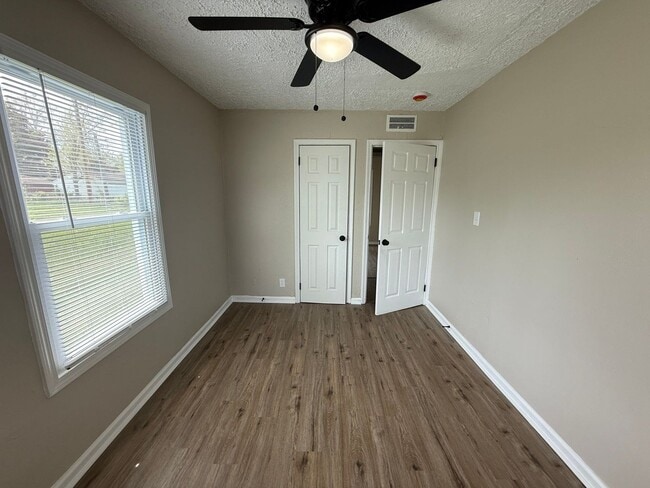 Building Photo - Renovated 4-Bedroom Home – We Welcome Sect...