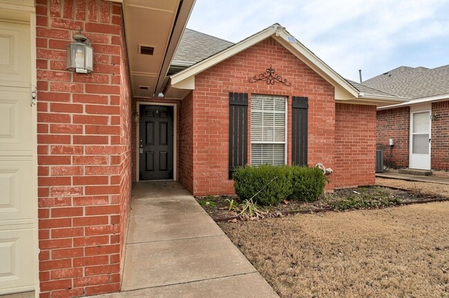 Building Photo - Gorgeous 3 bedroom 2 Bath Home in the Heart of Edmond