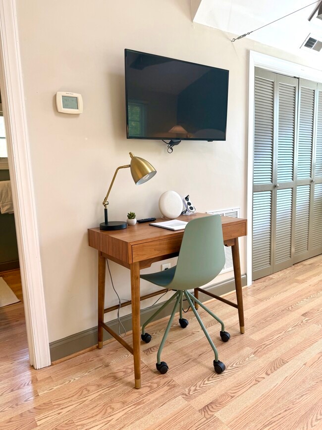 Foto del edificio - 6204 Old Military Rd