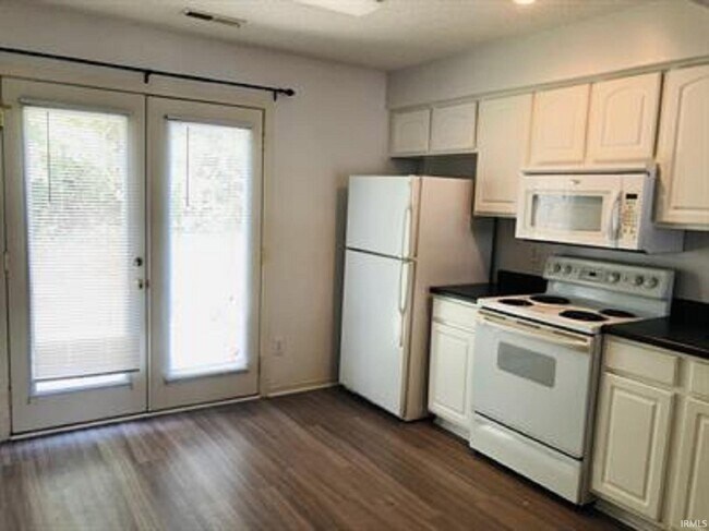Foto del edificio - 3345 S Oaklawn Cir