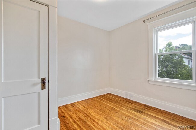 Foto del edificio - 509 Hinman Ave