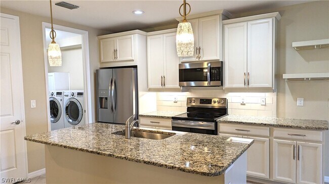 Foto del edificio - 14822 Edgewater Cir