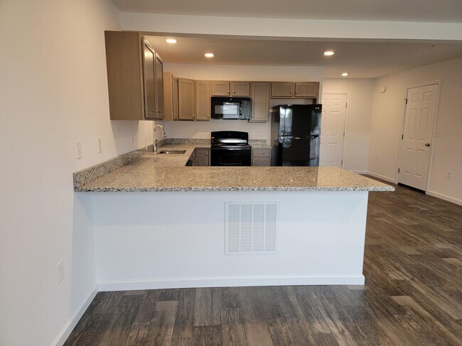 Building Photo - 151 Robert Cir