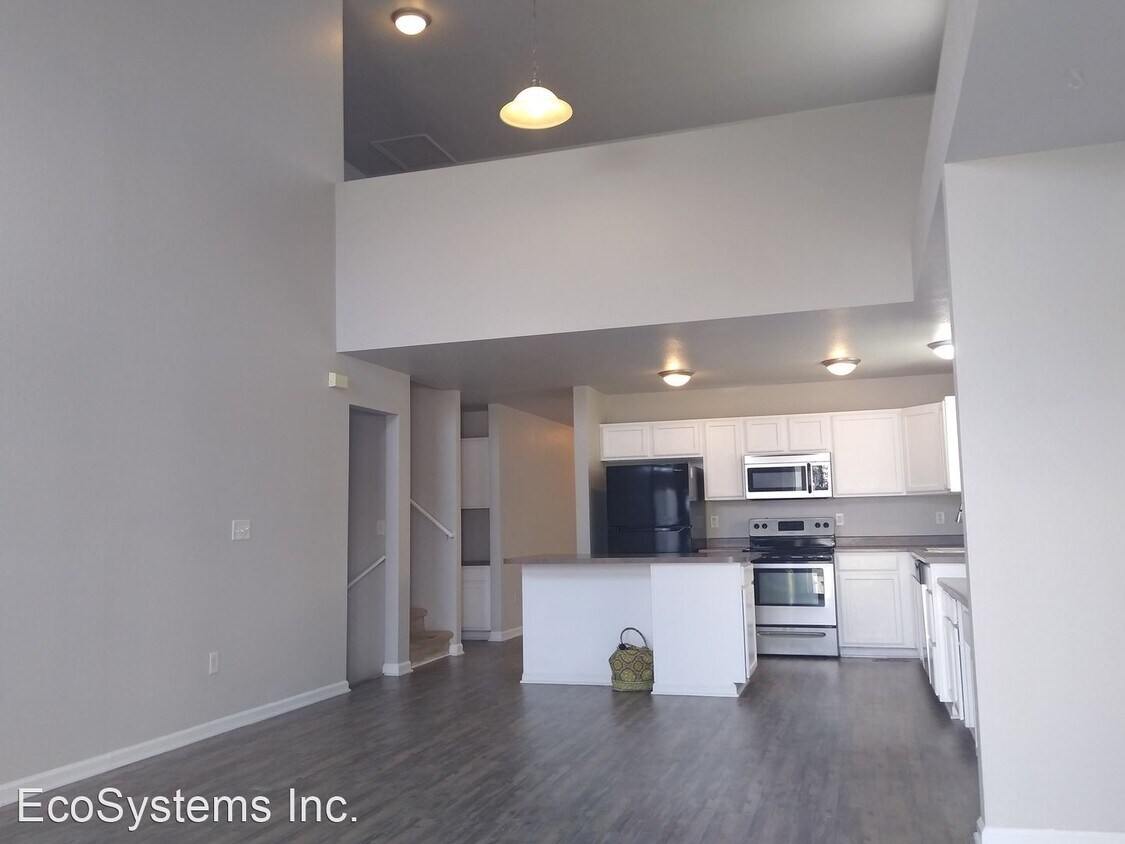 4 br, 2.5 bath House 2308 S. Genoa Way House Rental in Aurora, CO