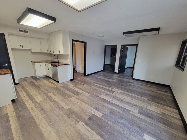 Foto del edificio - Newly renovated 2 Bed 1 Bath, PETS WELCOME...