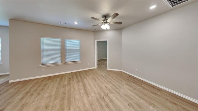 Building Photo - 6804 Labelle Dr