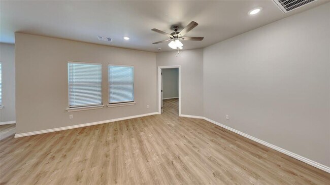 Building Photo - 6905 Labelle Dr