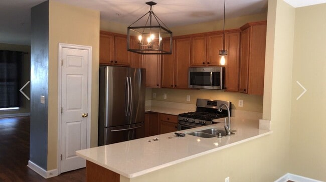 Foto del edificio - Awesome end unit townhouse in waterfront community