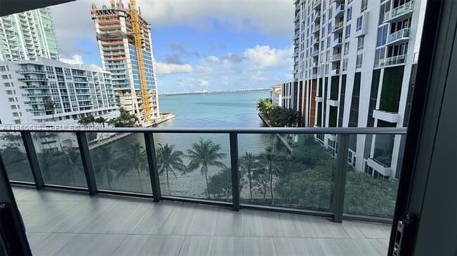 Foto del edificio - 460 NE 28th St