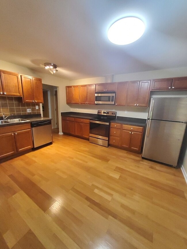 Building Photo - 7425 Brookdale Dr