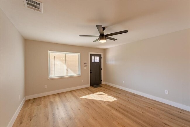 Foto del edificio - 4306 Shallowbrook Trail