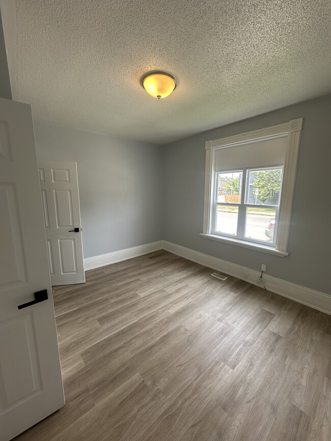 Building Photo - Affordable Main Floor