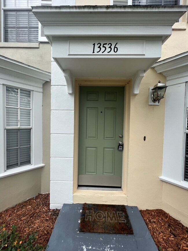 Foto del edificio - 13536 Embassy Park Ct