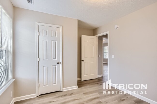 Building Photo - 928 Pin Oak Dr