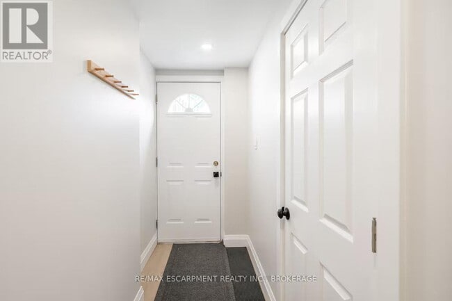 Building Photo - 73 Cranbrook Dr