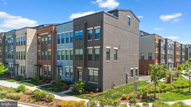 Building Photo - 12998 Hattontown Square