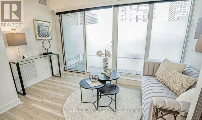 Photo du bâtiment - 19 Bathurst St