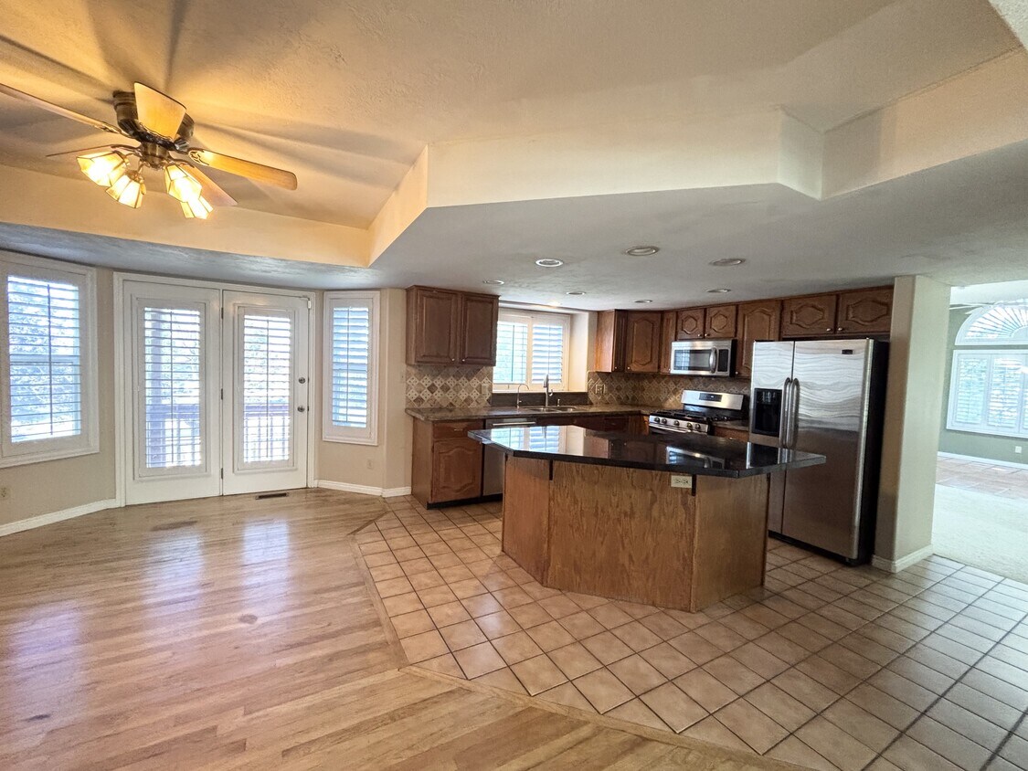 Photo - 10152 Snow Iris Way (Sandy, UT)