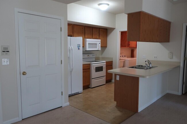 Building Photo - 202 Cherry Ln Dr