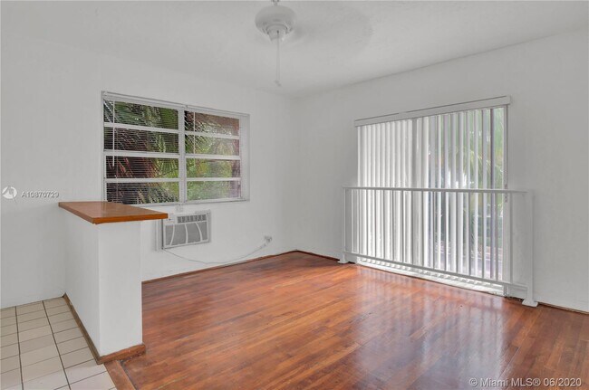 Foto del edificio - 9064 Collins Ave