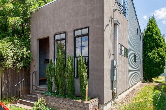 Building Photo - 2 br, 2.5 bath House - 1012 Hull St