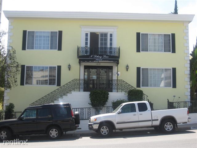 Primary Photo - 1021 N Doheny Dr