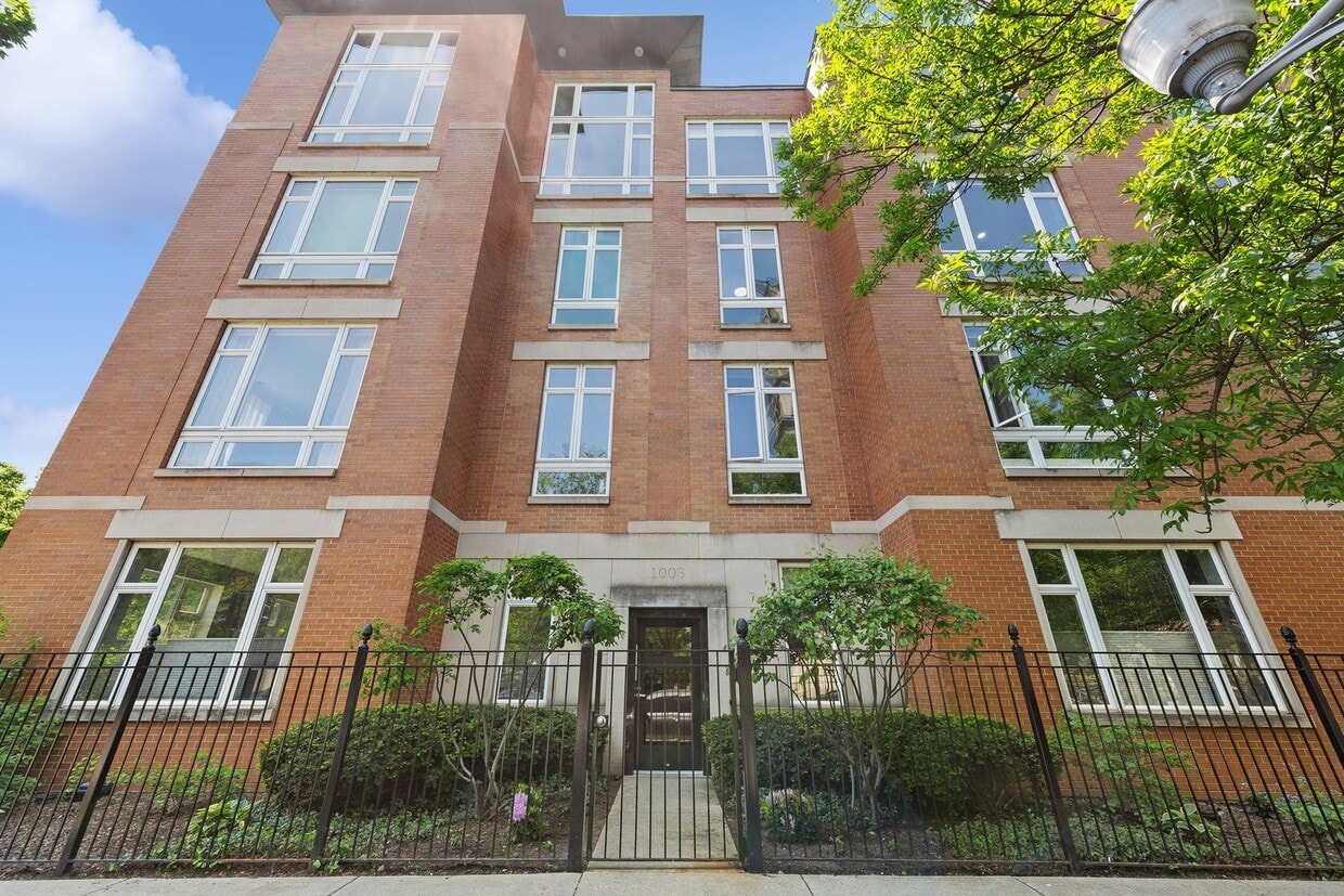 1003 W Buena Ave Unit 3W, Chicago, IL 60613 Condo for Rent in Chicago