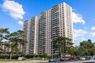 Building Photo - 501 Surf Ave