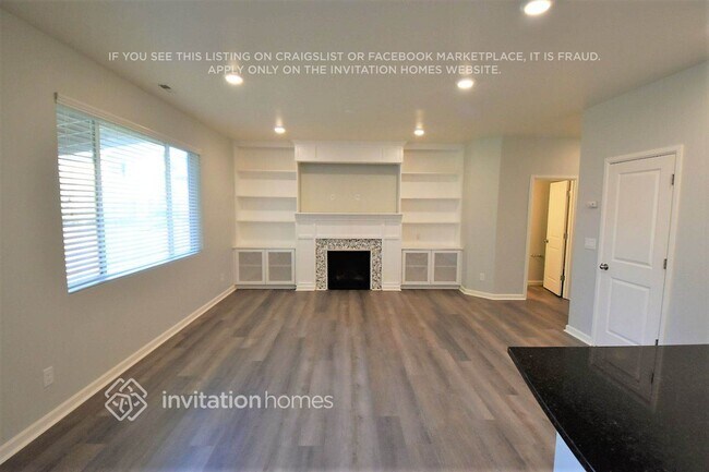 Building Photo - 511 Rosewood Dr SW