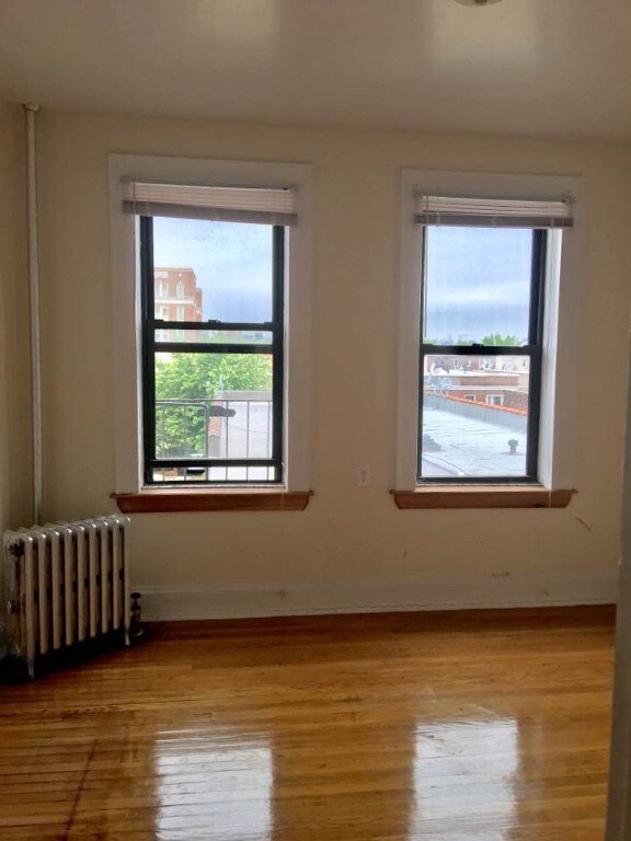 Building Photo - 2124 Crescent St
