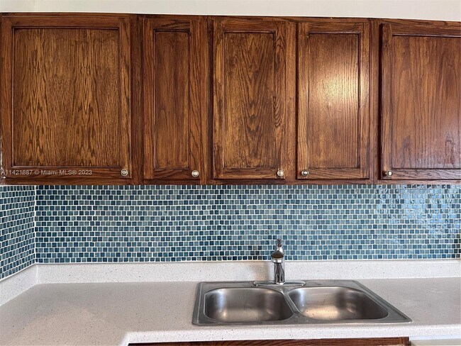 Building Photo - 1731 SW 41st Ave
