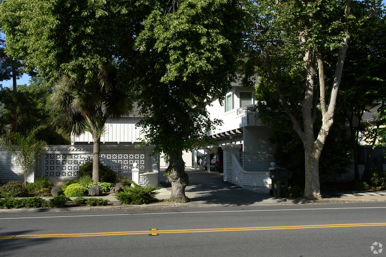 Building Photo - 1243 Laurel St