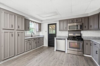 Building Photo - 36 W Meyers St