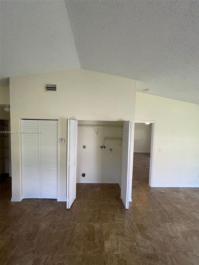 Foto del edificio - 6031 SW 36th Ct