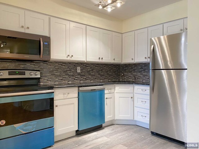 Foto del edificio - 308-310 Passaic Ave