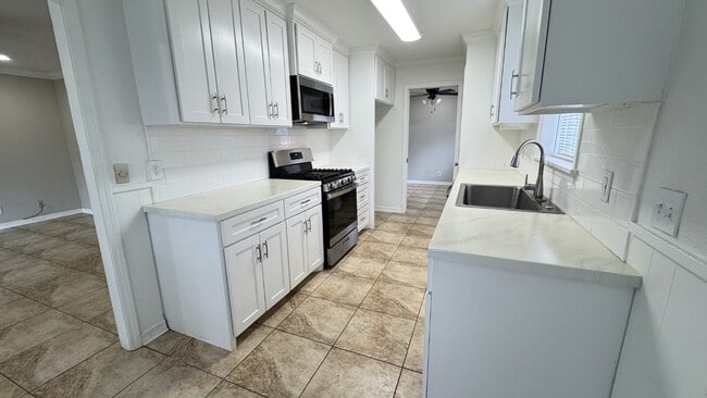 Building Photo - 123 Roxanna Dr