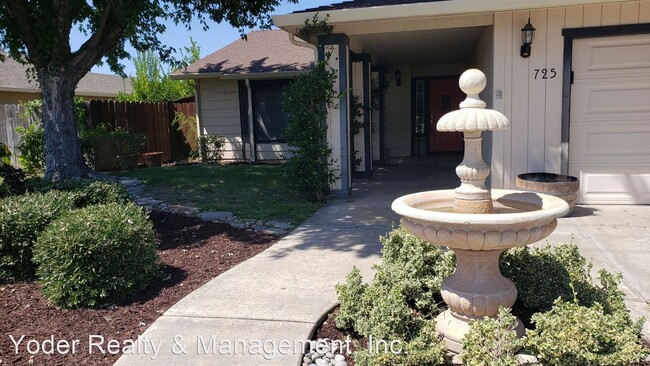 Building Photo - 3 br, 2 bath House - 725 E. Milgeo Avenue