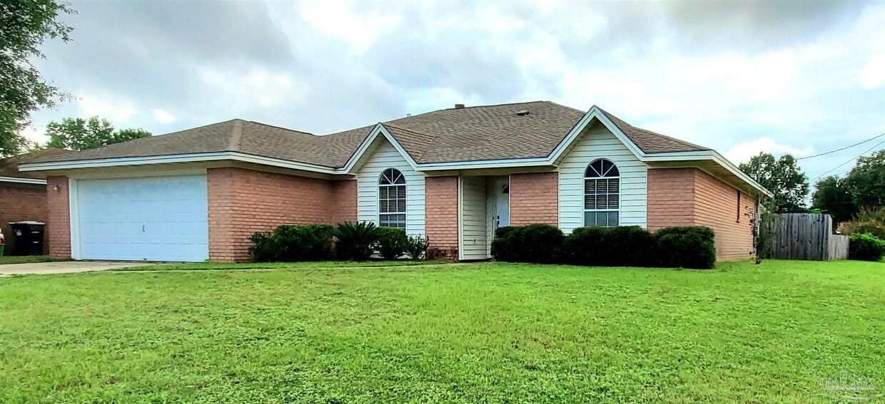 Primary Photo - 9000 Bluebay Ln