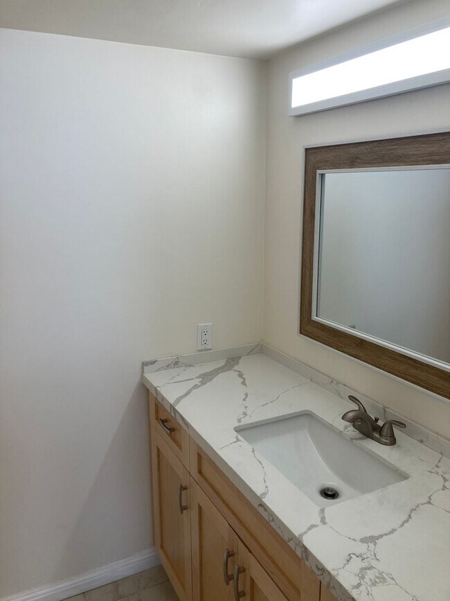 Foto del edificio - Spacious Tierresanta Condo with Garage!
