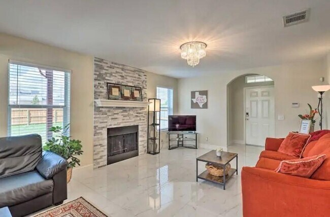 Foto del edificio - 1008 N Creek Blvd