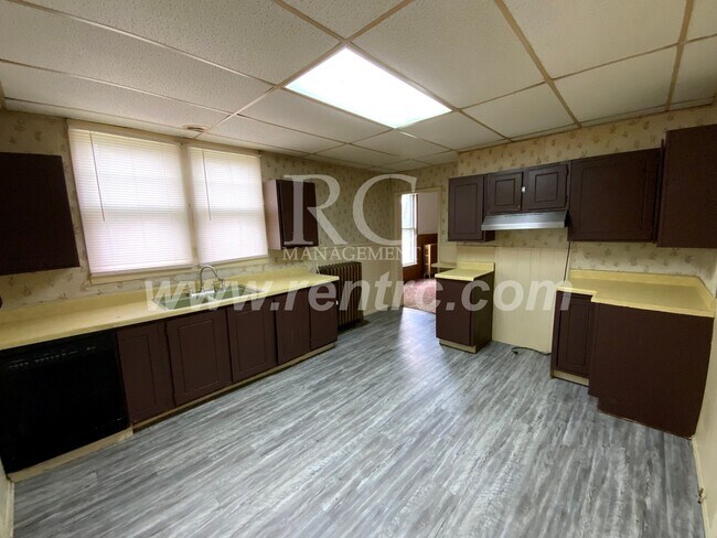 Building Photo - 411 Anderson-