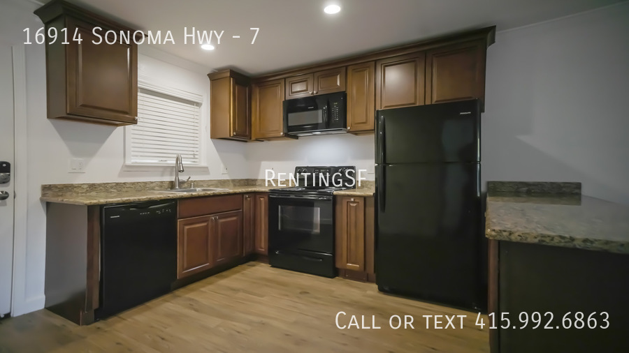 Primary Photo - Oak Tree Apartments