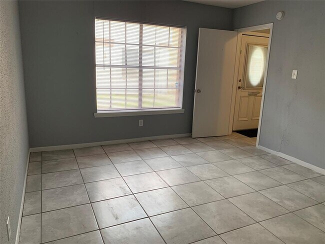 Building Photo - 3002 Falk Ct