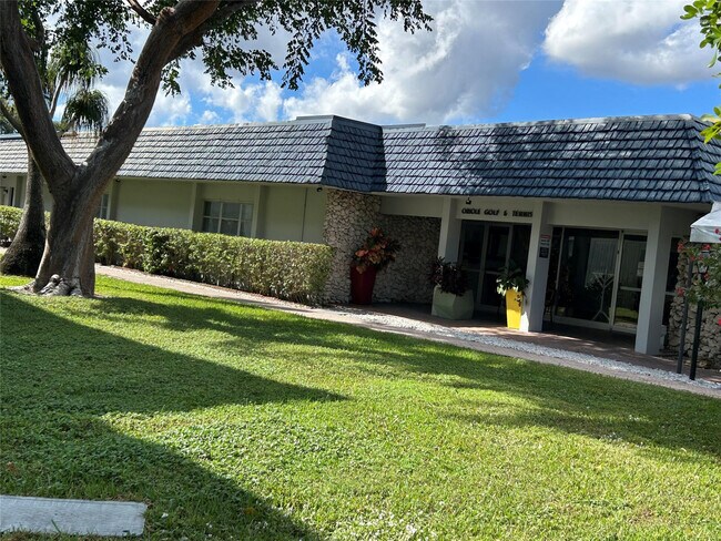 Foto del edificio - 7807 Golf Cir Dr