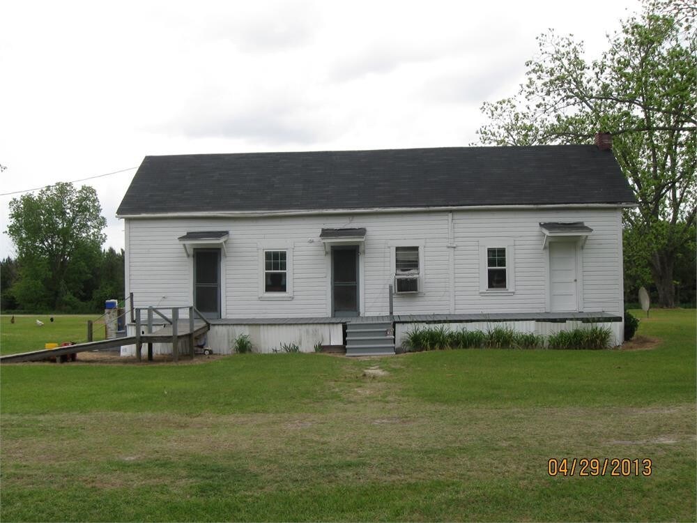 Primary Photo - 150 Red Barn Rd W