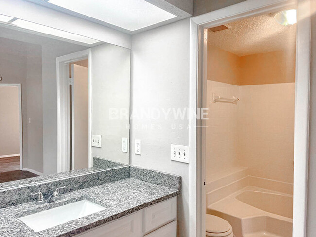 Foto del edificio - 1/2  MONTH FREE RENT