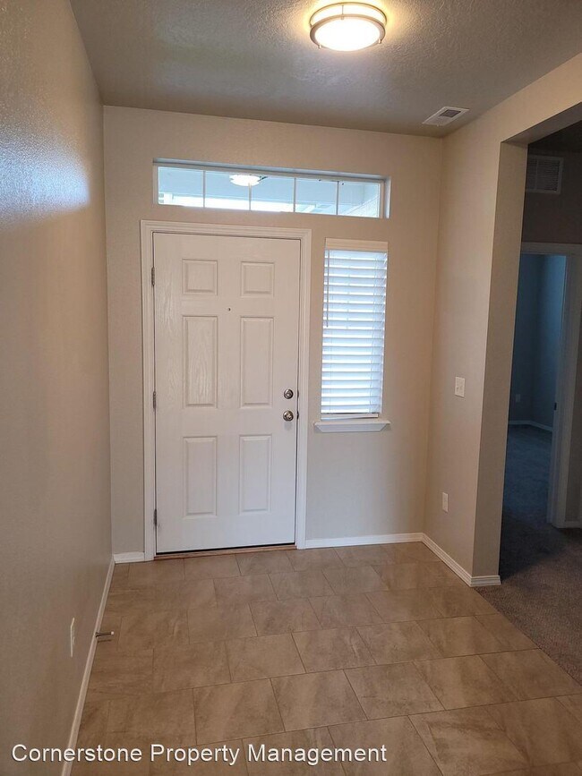 Building Photo - 3 br, 2 bath House - 2620 N Kenneth Ave