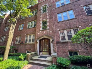 Building Photo - 219 N Oak Park Ave