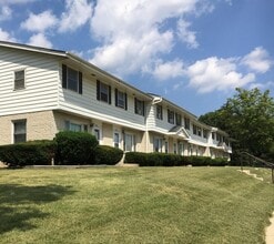 Building Photo - 8142 W Howard Ave