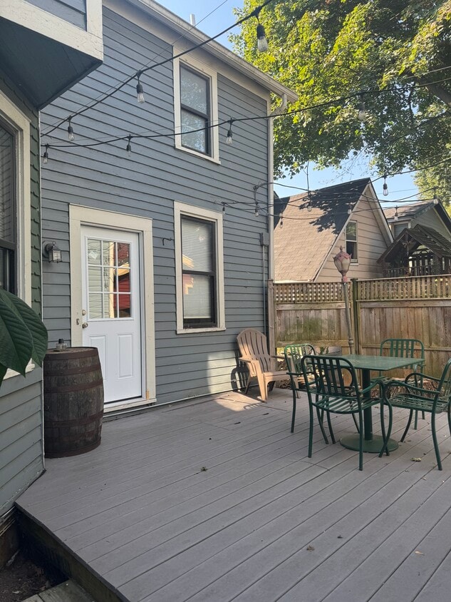 Primary Photo - 3405 Woodbine Ave